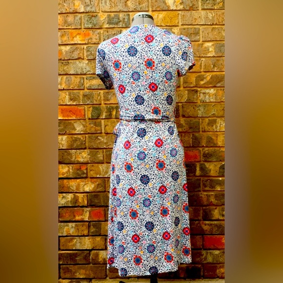 Boden Medallion Short Sleeve Floral Jersey Wrap Dress - Picture 4 of 10